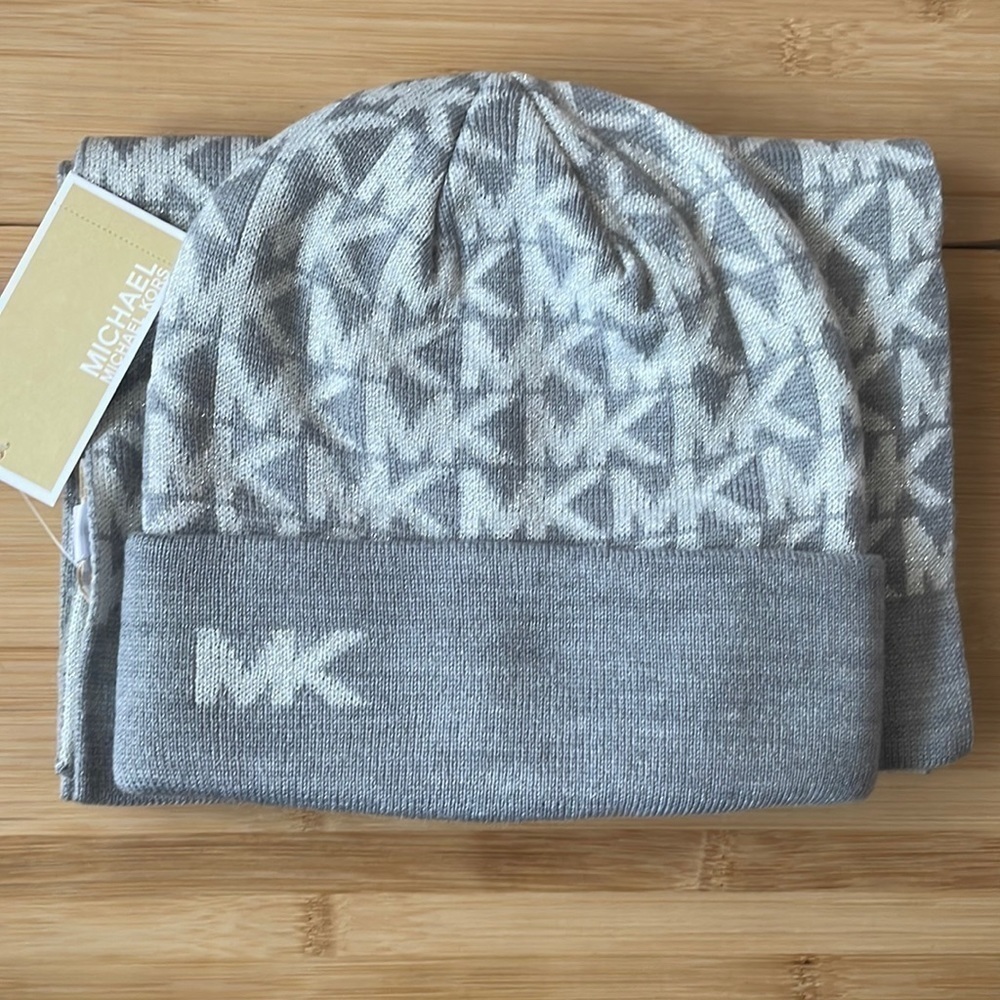 Brand New Michael Kors Grey & White w/ Silver Thread Accent Hat & Scarf Set
